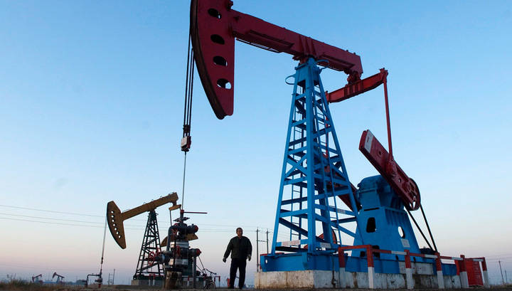 Обвал на китайской бирже потянул на дно цены на нефть