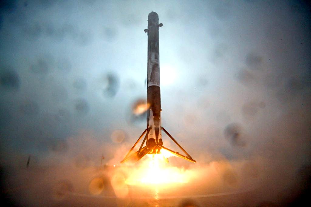 Прорыв SpaceX: космонавтика становится многоразовой