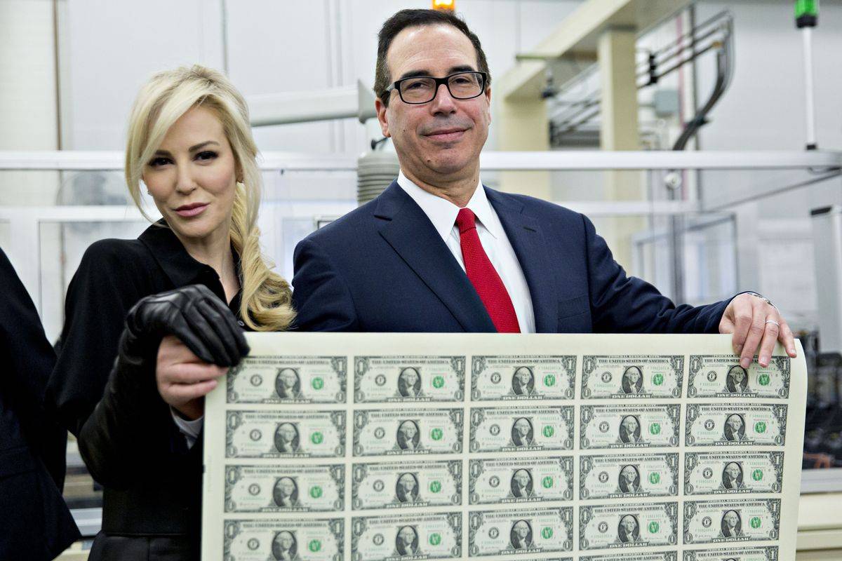 Министр финансов США: злодей из фильмов про Бонда с неудачной подписью на банкнотах