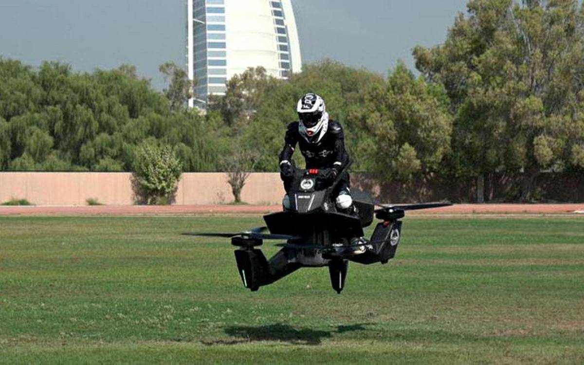 Полицейские Дубая получили первый летающий мотоцикл... Из России