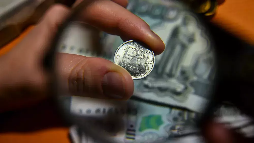 Экономист объяснил бессмысленность доллара для россиян