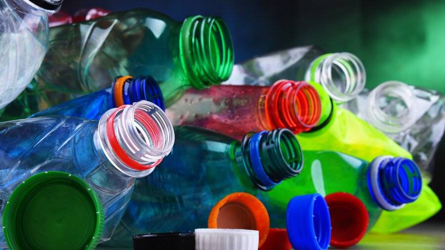 Цветные пластиковые бутылки попадут в России под запрет