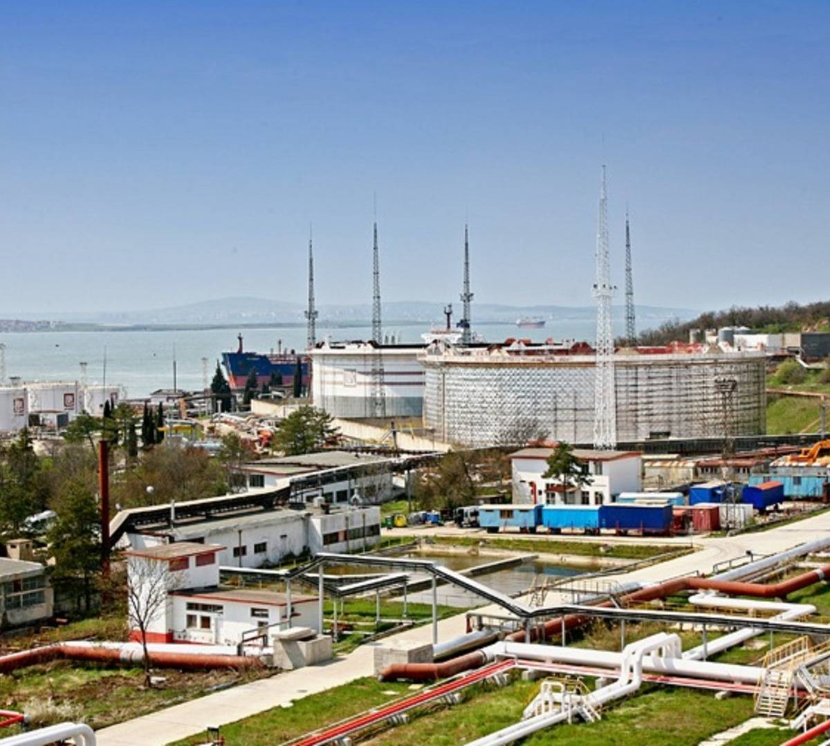 «Лукойл» хотят выставить из порта в Болгарии