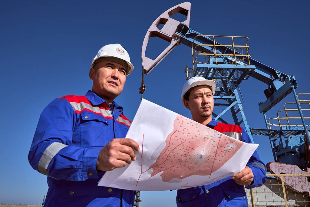 Казахстан закупает танкеры для перевозки нефти в обход России