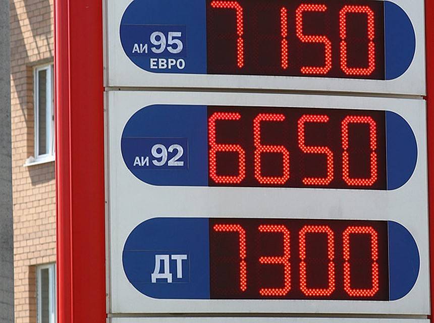 Что делать с ценой на бензин — рулить не рулить. Или проще отпустить и НПЗ и АЗС?