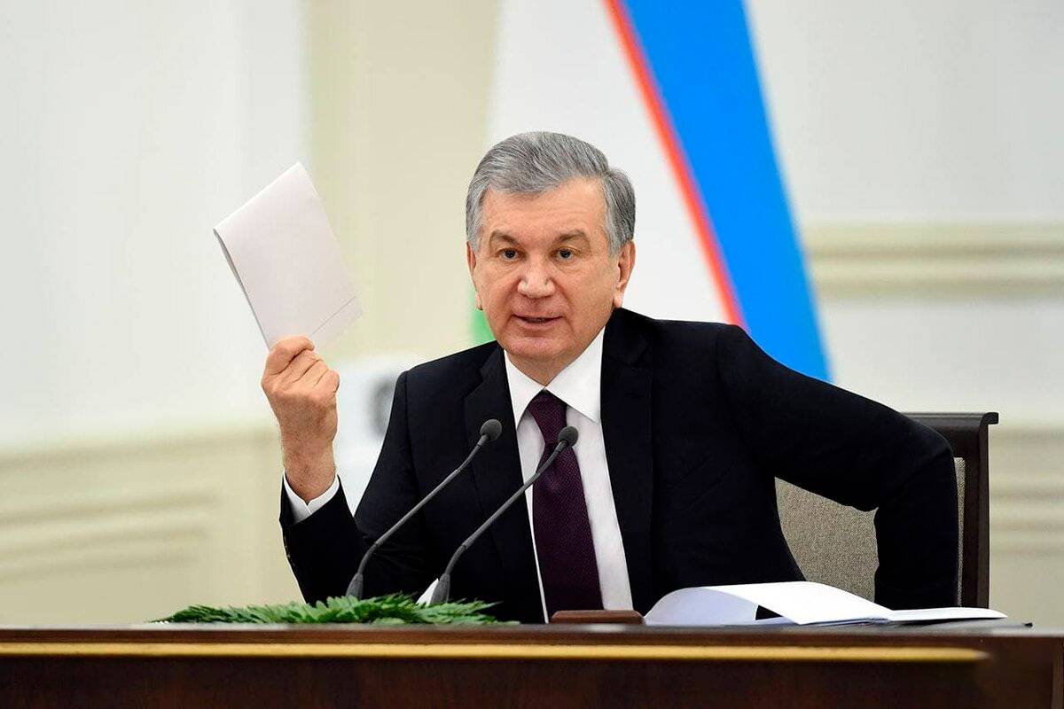 Президент Узбекистана поручил трудоустроить за границей 100 тыс. граждан