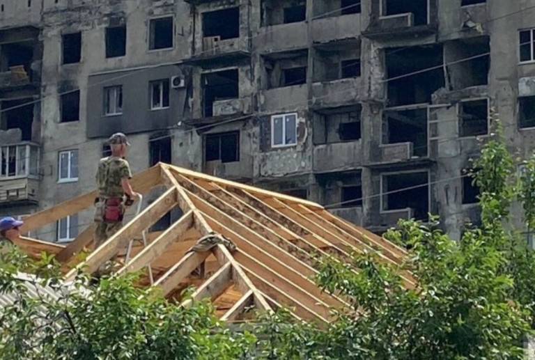 Волонтёры Русской православной церкви ремонтируют частные дома в ДНР