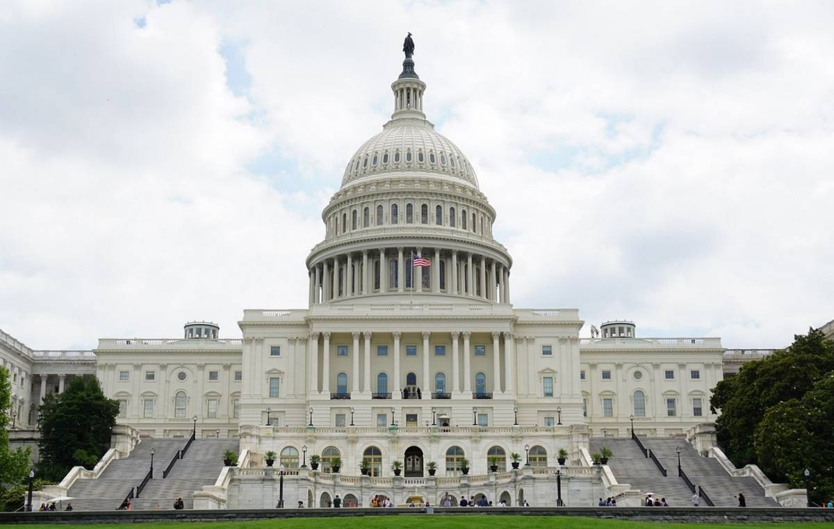 Палата представителей США одобрила многомиллиардную поддержку Украины