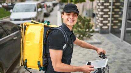 На гребне успеха: курьеры в России зарабатывают на уровне топ-менеджеров