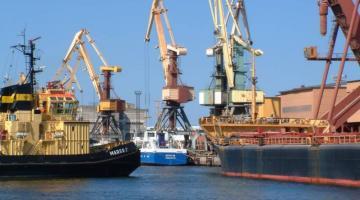 «Шпроты догавкались»: Крупнейший порт Латвии Вентспилс прекращает работу