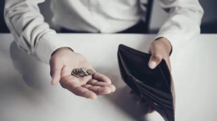 Пугающая реальность: в РФ максимально выросло число граждан без сбережений