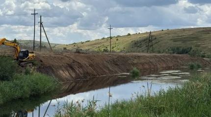 Новая Россия расчищает реки и продолжает восстанавливать города и посёлки