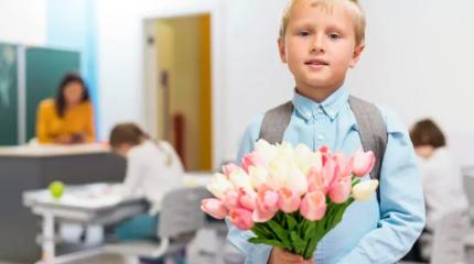 Букетный апокалипсис: цветы на День знаний ужасно бьёт по карману