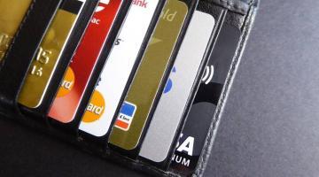 Bloomberg: американцы погрязли в долгах по кредитным картам