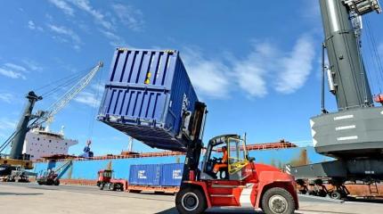 Китай начал тормозить загрузку судов из-за торговой войны с США