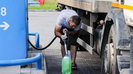 Бензин в розливе: от чего зависит стоимость и кто в итоге оплатит защиту НП
