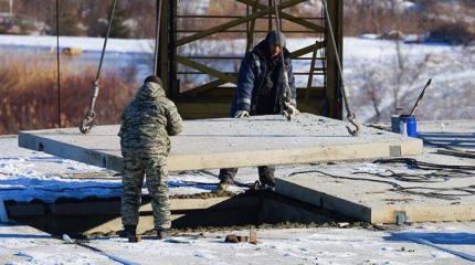 Вместо вложений в промышленность деньги пускают на ненужные стройки