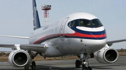 Sukhoi Superjet 100 набирает высоту