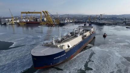 Российский танкер-первенец по СМП добрался до места своей работы