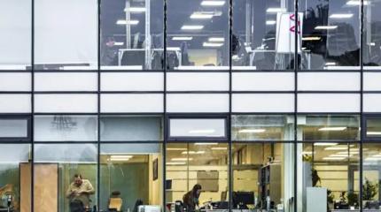 Конторы пустеют. Первая волна сокращений прошла, кого накроет вторая?