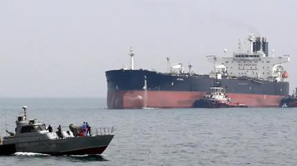 Суда в Ормузском проливе начали прятаться от атак за Россией и Китаем Суда в Ормузском проливе начали прятаться от атак за Россией и Китаем
