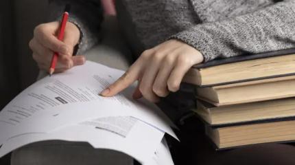 Подготовка к ЕГЭ по цене машины: расценки репетиторов бьют рекорды