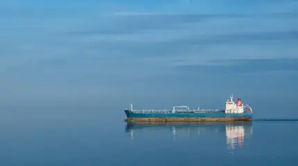 Необычный маневр: танкеры с нефтью РФ разворачиваются в море, меняя курс