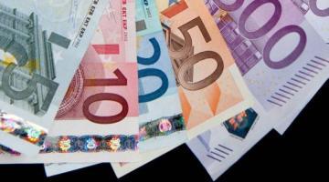 Швейцария решила платить всем гражданам 2500 евро в месяц
