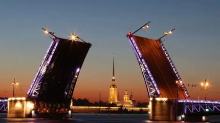 Удар по культурной столице: эксперты о потере туристов Петербургом