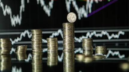 За март доллар подорожал на 4 рубля — что за этим стоит и что будет дальше