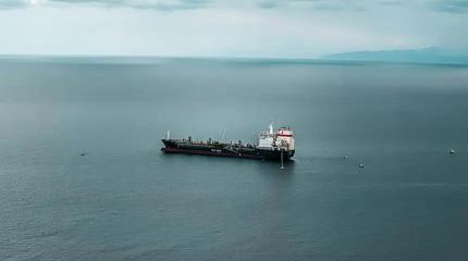 РФ впервые в мире проводит операции одновременной погрузки и разгрузки СПГ