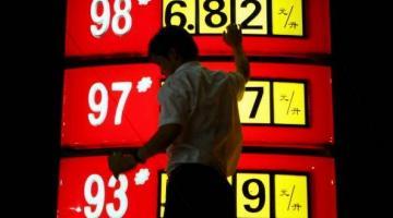 Китай снижает розничные цены на бензин