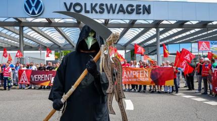Volkswagen на дне. Немецкий автопром добивает политика Берлина и Брюсселя