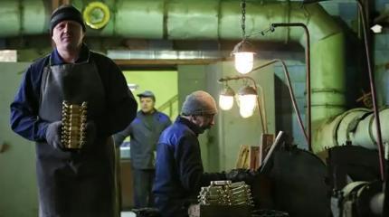 Тихий ропот в цехах и на стройках: «Зарплату режут, премии зажимают» Тихий ропот в цехах и на стройках: «Зарплату режут, премии зажимают»