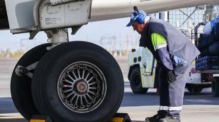 Лайнеры российских авиакомпаний терпят аварии самым неожиданным образом