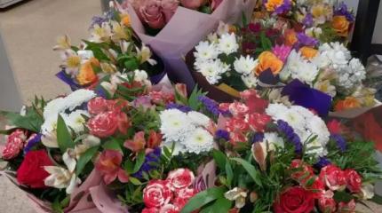 Цветы — не взятка: в Минпросвещения пересмотрят лимиты на подарки учителям