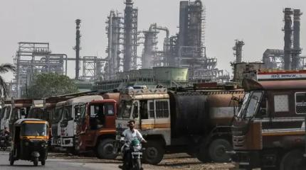 США разрешили, но с условием: Индии позволили покупать нефть из России
