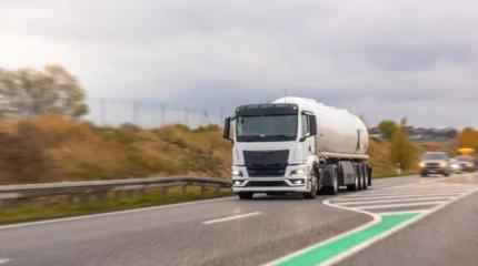 Топливный кризис рвёт госконтракты: в России срываются закупки бензина