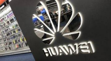 Продажи iPhone в России упали вдвое, продажи Huawei выросли в 2,5 раза