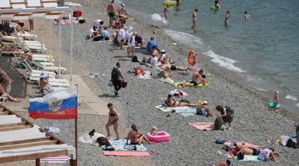 Несмотря ни на что курортники массово штурмуют Крым Несмотря ни на что курортники массово штурмуют Крым