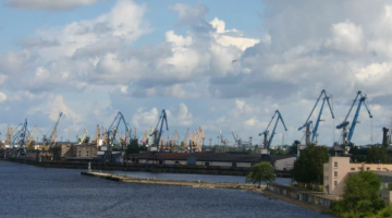 Грузооборот крупнейших портов Латвии продолжает снижаться