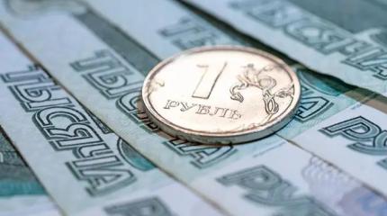 Дороже только золото: Bloomberg считает рубль самой крепкой валютой 2025