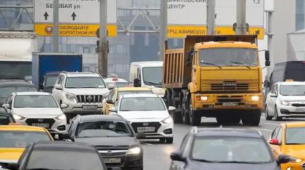 Машинная дойка: Автомобилисты — любимая властями статья пополнения бюджета