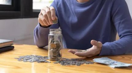 Потуже затянуть пояса: стало известно от чего массово отказываются россияне Потуже затянуть пояса: стало известно от чего массово отказываются россияне