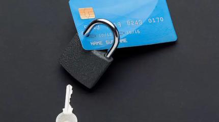 Как защититься от блокировки банковской карты в России