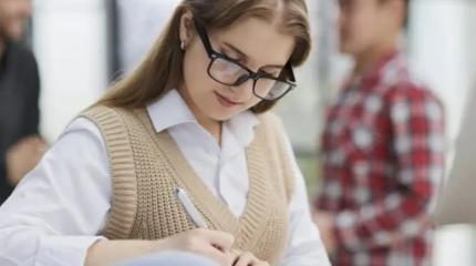 Учебная кабала: российские вузы «задрали» цены на обучение до квартирных