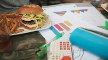 Россияне массово экономят на еде: треть жителей РФ заявила о бедности