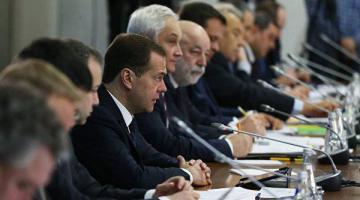 Медведев: спрос на станки из РФ оценивается в сотни миллиардов рублей