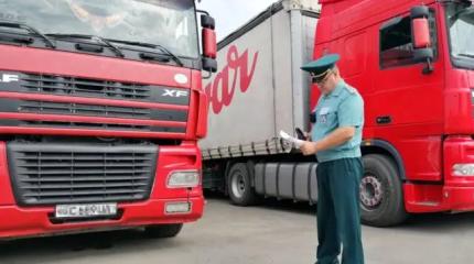 «Мёртвые пробки»: тысячи грузовиков встали на российско-казахской границе