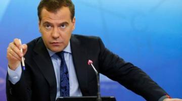 Медведев: спад в экономике остановлен, ждем роста
